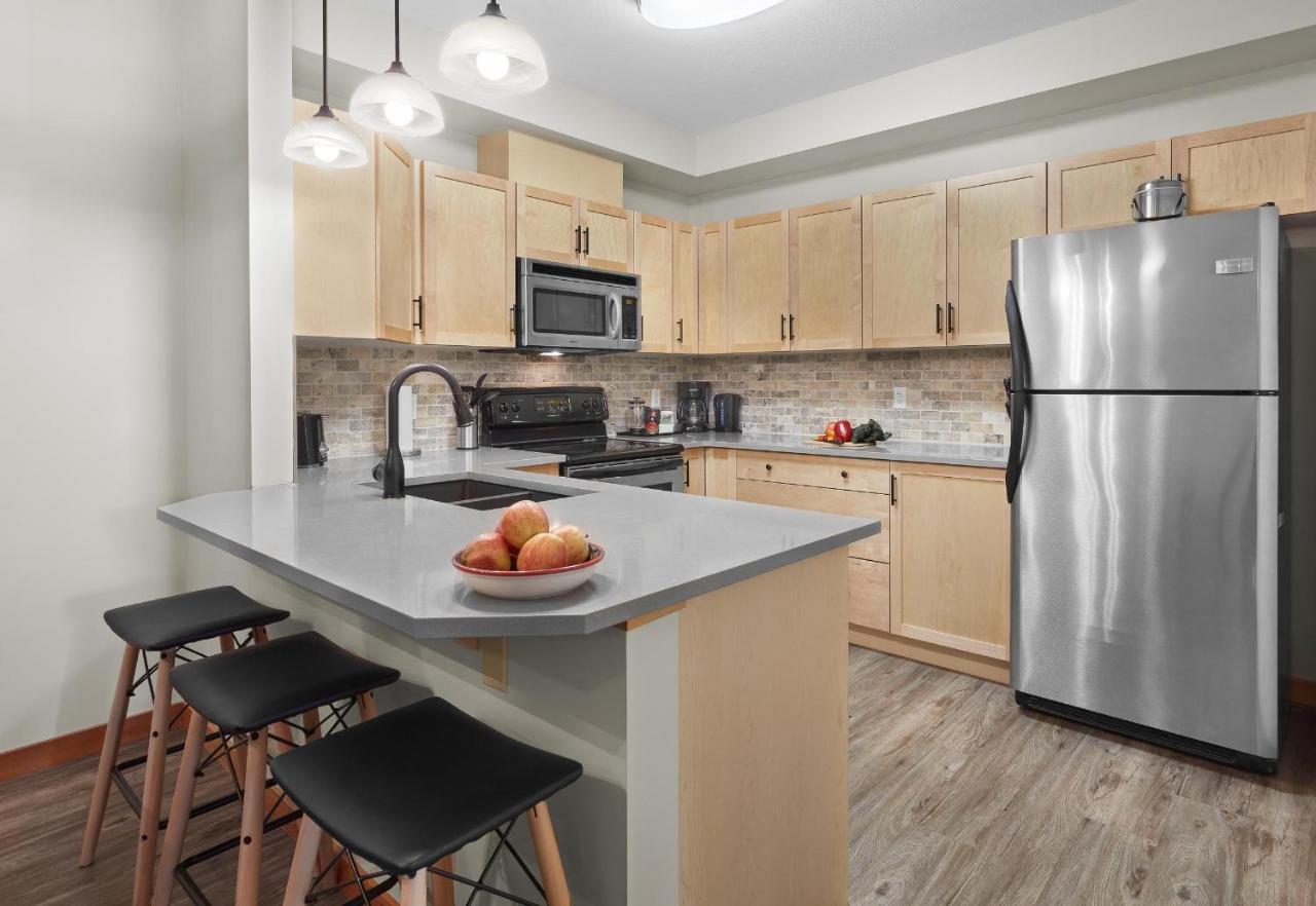 Newly Renovated Grizzly Lodge, Spacious 3Br 2Ba With Open Pool, Hot Tub Canmore Extérieur photo