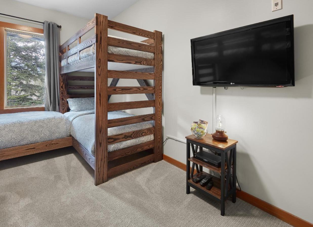 Newly Renovated Grizzly Lodge, Spacious 3Br 2Ba With Open Pool, Hot Tub Canmore Extérieur photo