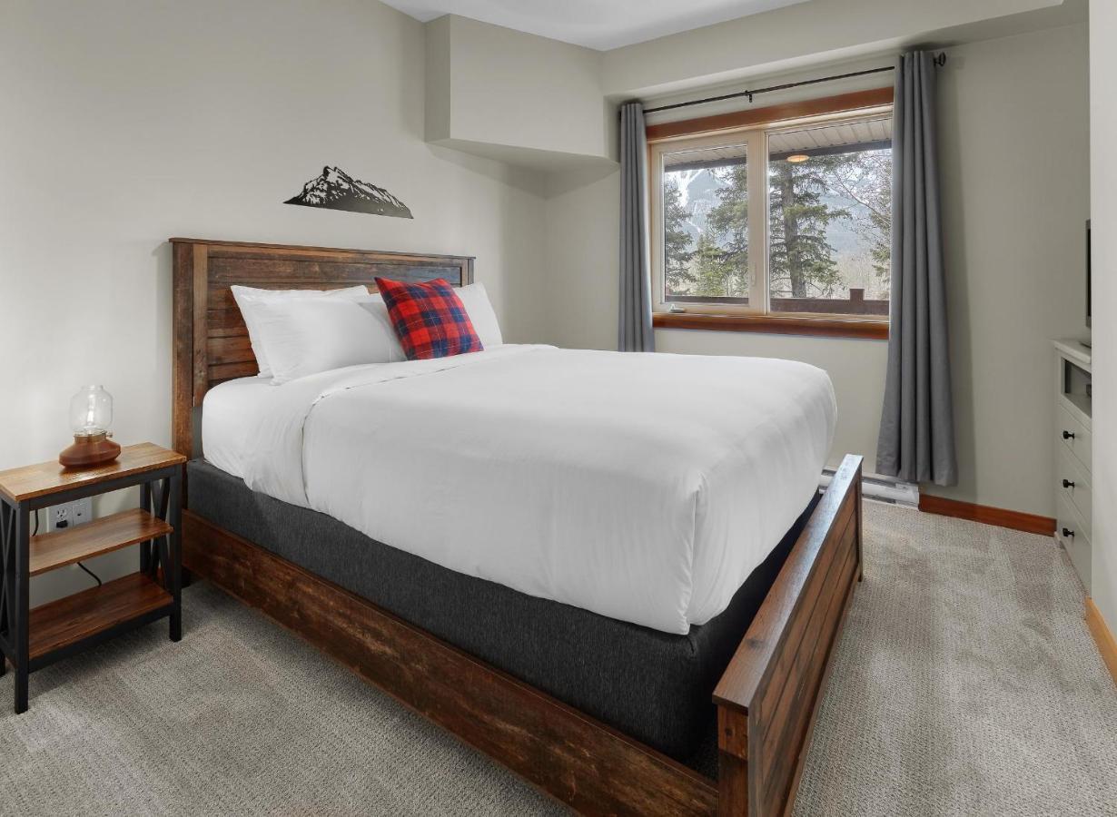 Newly Renovated Grizzly Lodge, Spacious 3Br 2Ba With Open Pool, Hot Tub Canmore Extérieur photo