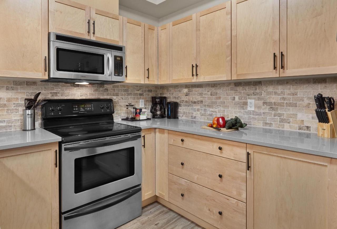 Newly Renovated Grizzly Lodge, Spacious 3Br 2Ba With Open Pool, Hot Tub Canmore Extérieur photo